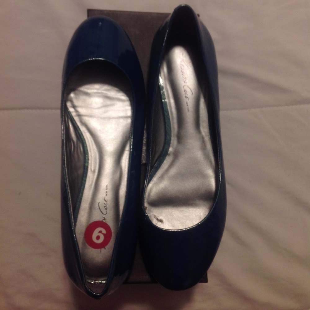 Kenneth Cole Teal Flats